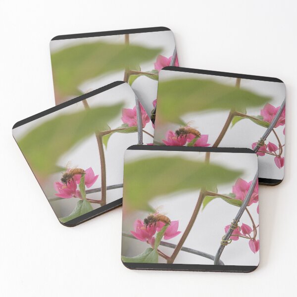 Item preview, the bee designed and sold by Elisabeth Dubois.