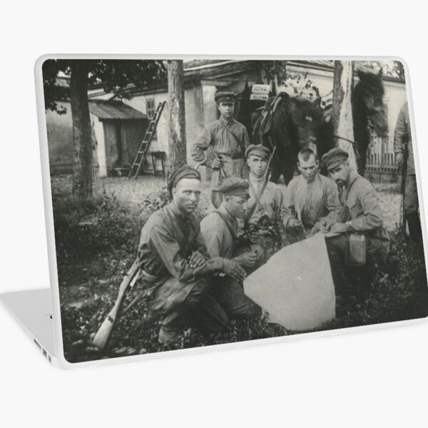 Штаб Морозовско-Донецкой дивизии Дата съемки: 1918–1922 Дивизия сформирована в 1918 году. Laptop Skin