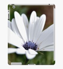 White simplicity iPad Case/Skin