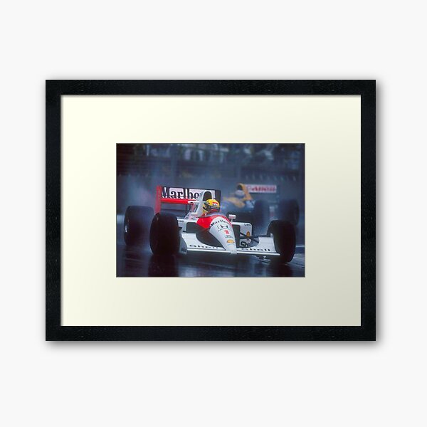 Ayrton Senna racing le MP4 6 1991 sous la pluie avec Nigel Mansell en arrière-plan Impression encadrée