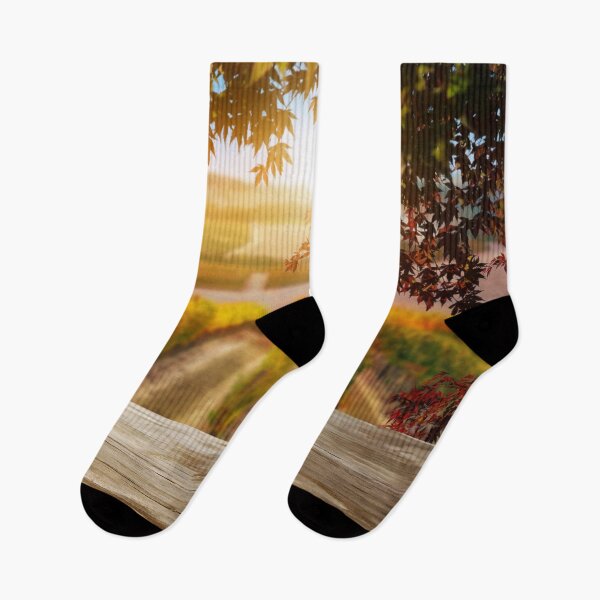 Artikelvorschau, Holztabelle mit unscharfem Hintergrund und Sonnenuntergangslandschaft entworfen und verkauft von JTS STORE.