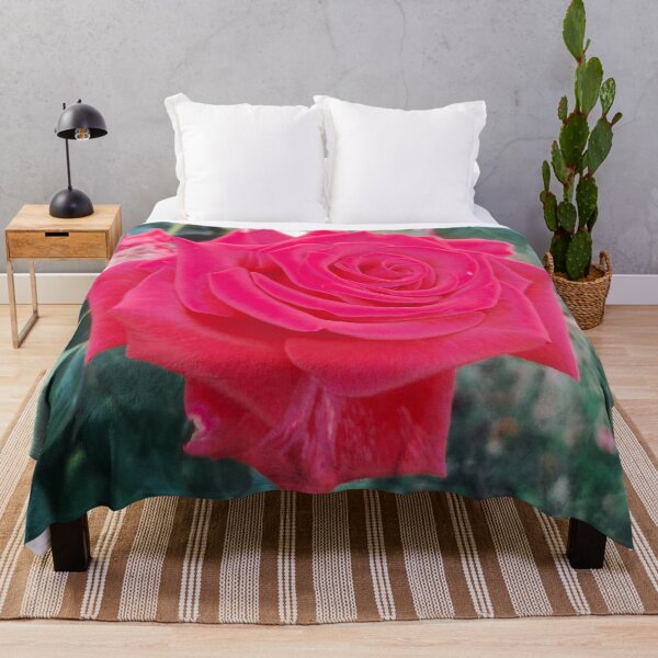 Item preview, Hermosa rosa roja, fondo natural designed and sold by helenkaiy.