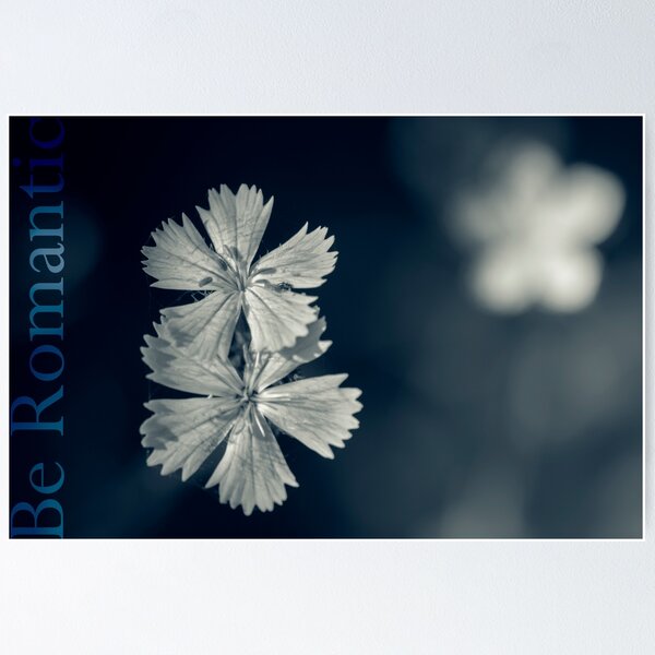 Vista previa del artículo con la obra «Flowers in Blue #34», diseñado y vendido por ILODESIGNS.