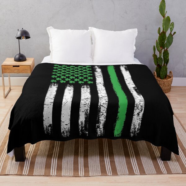 Artikelvorschau, St Patricks Day Retro Shamrock spielt die irische amerikanische Flagge entworfen und verkauft von SeanRichar.