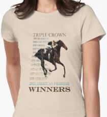 Dreifacher Crown Winners 2015 amerikanischer Pharoah Tailliertes T-Shirt für Frauen