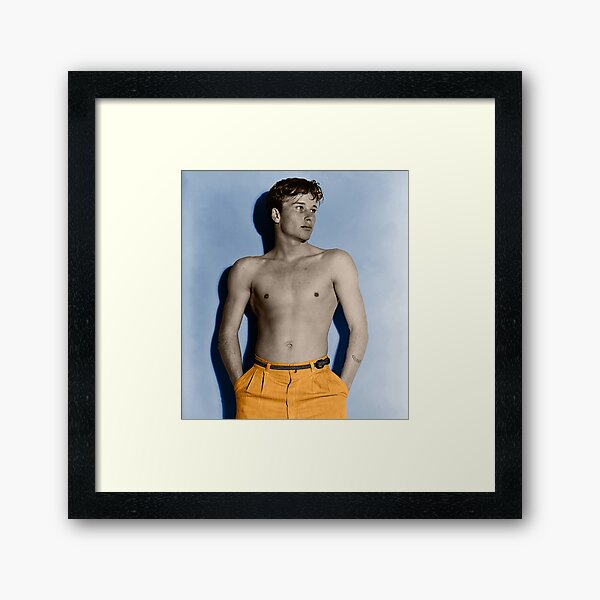 Aperçu de l'œuvre Mac en couleur - photo vintage de beefcake créée et vendue par IntersectPhoto.