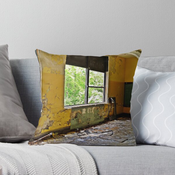 Item preview, El amarillo quiere hacer una carrera designed and sold by Paul Lubaczewski.