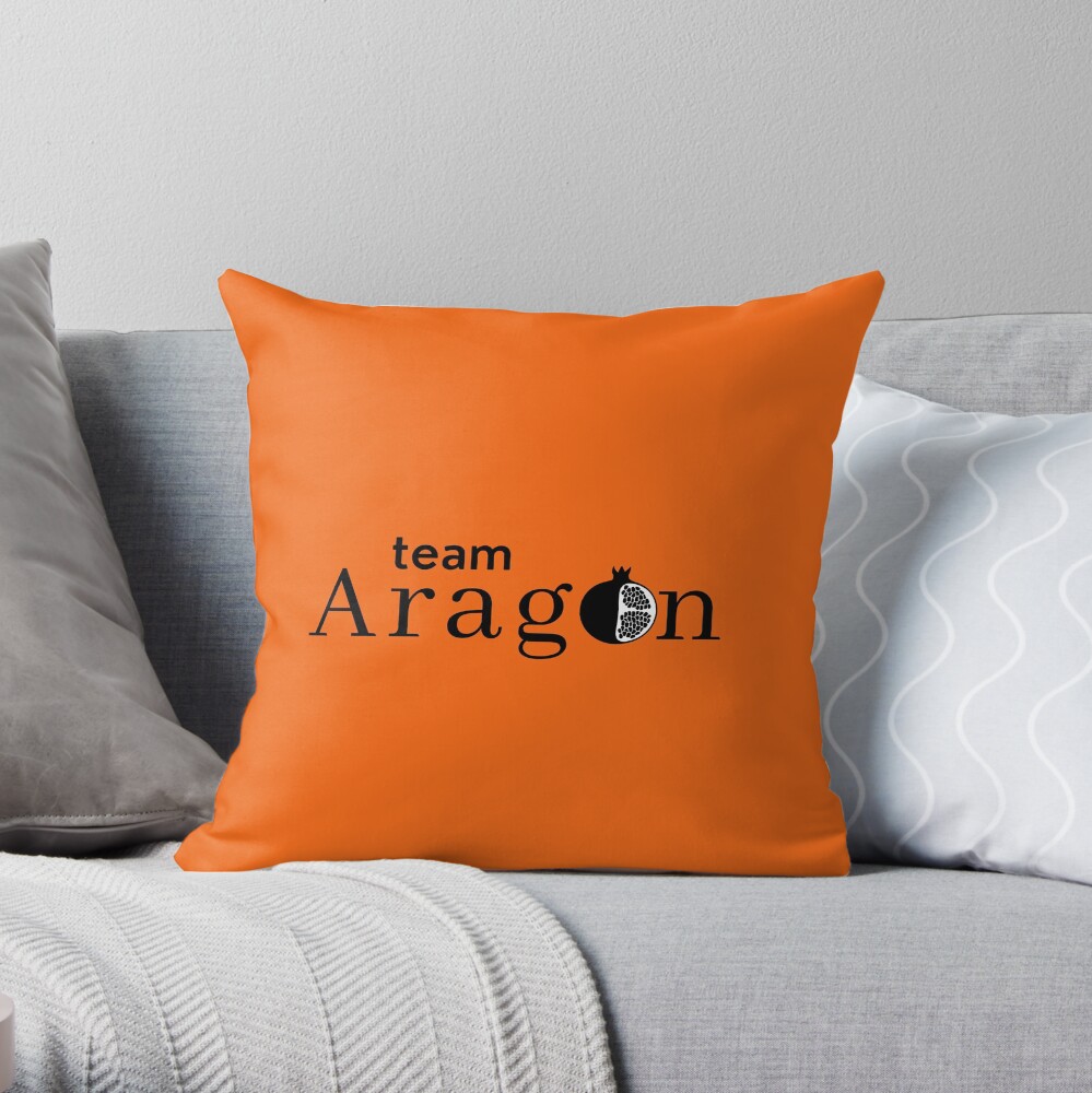 Six Team Aragon, Tudor Queen Catherine of Aragon slogan Throw Pillow