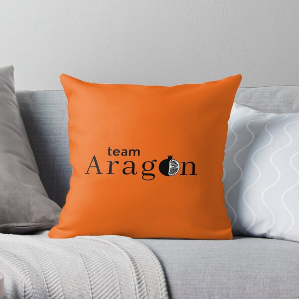Six Team Aragon, Tudor Queen Catherine of Aragon slogan Throw Pillow