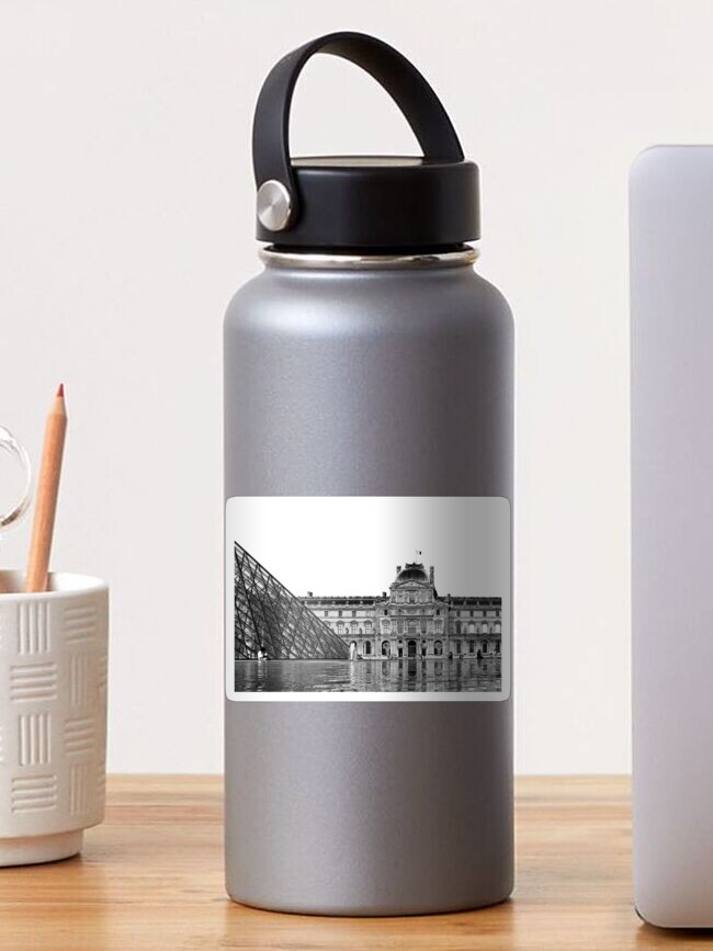 Aperçu 1 sur 3. Sticker avec l'œuvre Paris - Louvre créée et vendue par JLXP972.