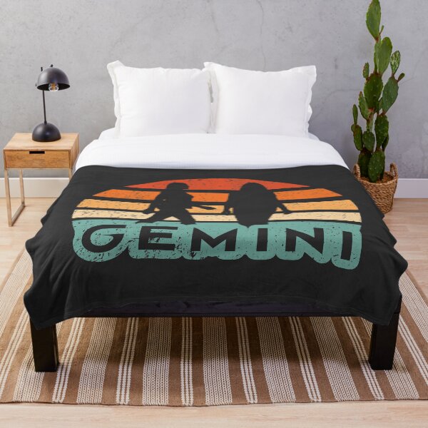 Aperçu de l'œuvre Coucher de soleil rétro Gémeaux créée et vendue par CecyLL.