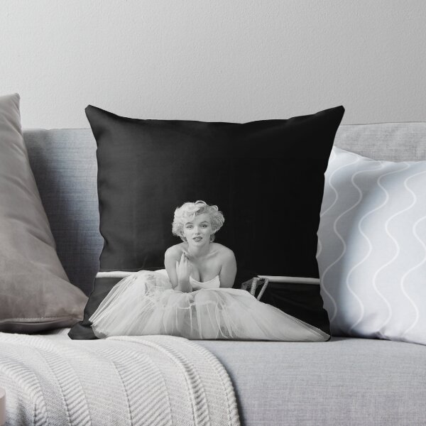 MODERN BLACK & WHITE THROW PILLOWS // — Me and Mr. Jones