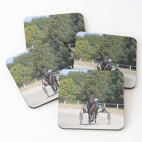 Aperçu de l'œuvre cheval trotteur race en mouvement créée et vendue par goceris.