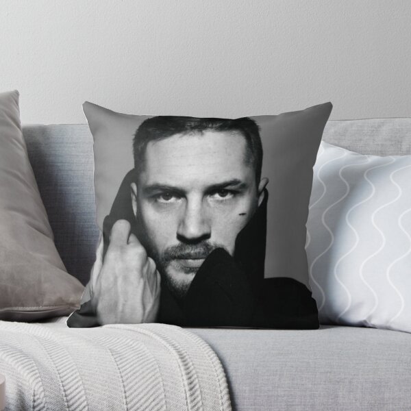 https://ih1.redbubble.net/image.2085175520.0850/throwpillow,small,600x-bg,f8f8f8-c,0,120,600,600.jpg