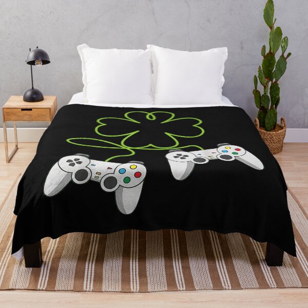 Artikelvorschau, St Patricks Day Geschenk Spieler Shamrock Videospiel-Controller entworfen und verkauft von ALISONABBOTTAU.