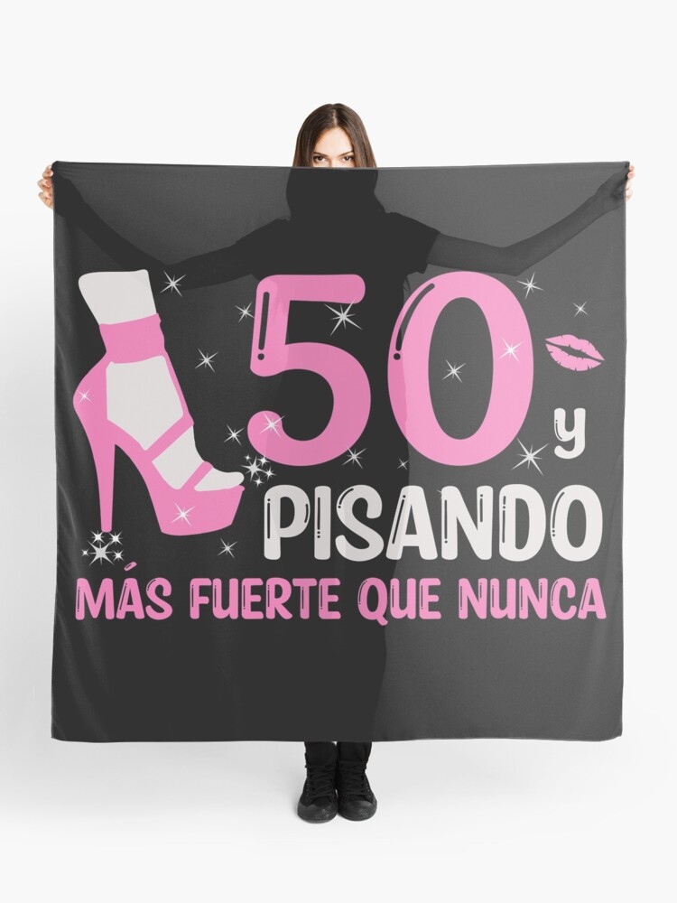 50 y Pisando Más Fuerte Que Nunca, 50 Años Cumpleaños Regalo de 50 Años  para Mujer Scarf for Sale by InkItStudio