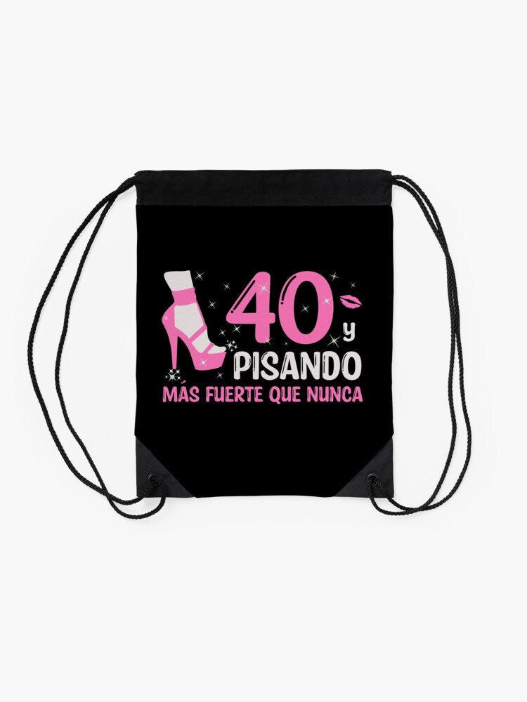 40 y Pisando Más Fuerte Que Nunca, 40 Años Cumpleaños Regalo de 40 Años  para Mujer Drawstring Bag for Sale by InkItStudio