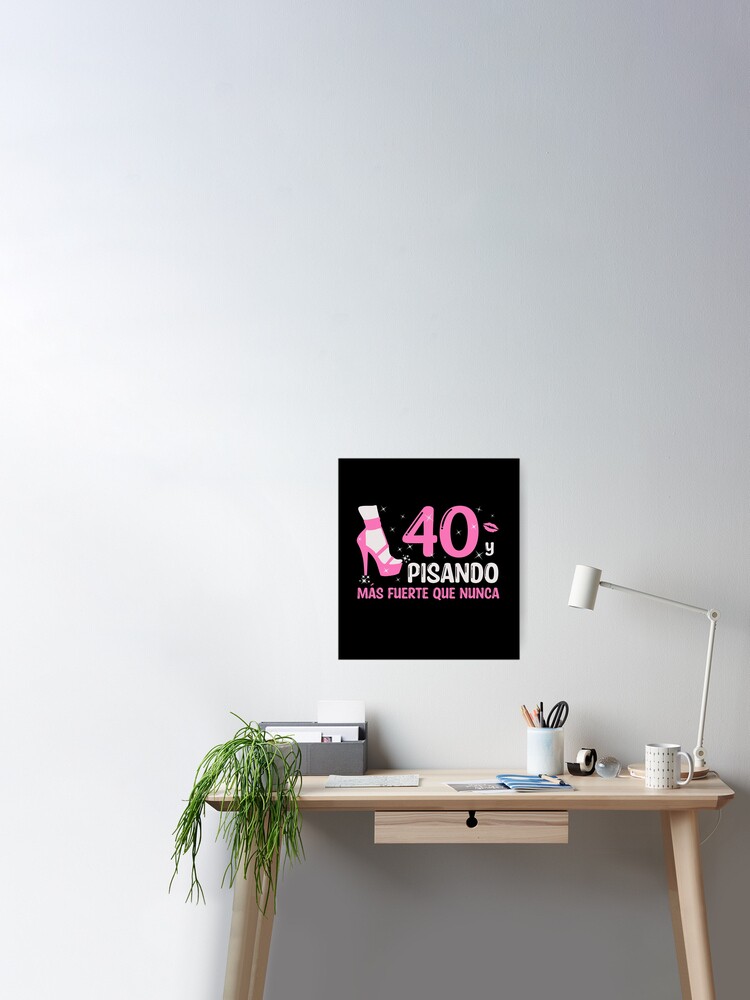 40 y Pisando Más Fuerte Que Nunca, 40 Años Cumpleaños Regalo de 40 Años  para Mujer Duvet Cover for Sale by InkItStudio