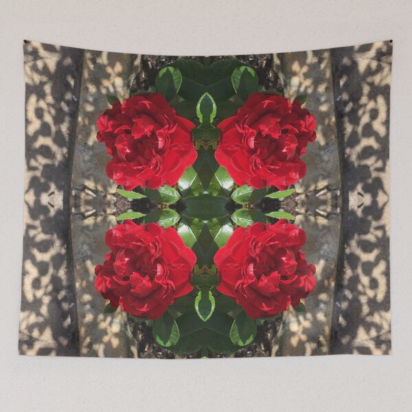 Aperçu de l'œuvre Botanical Divine - Roses rouges avec des ombres en filigrane de dentelle, symétrie de l'amour créée et vendue par RoseAromas.