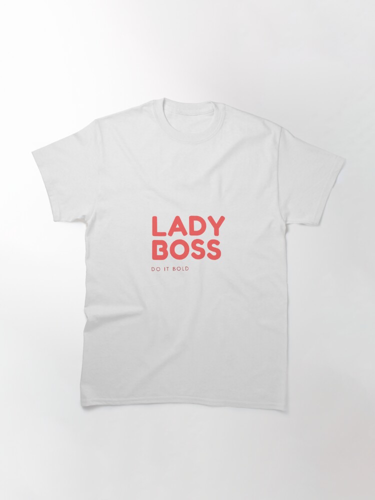 Aperçu 2 sur 7. T-shirt classique avec l'œuvre Lady Boss T Shirt créée et vendue par HerLyfestyle.