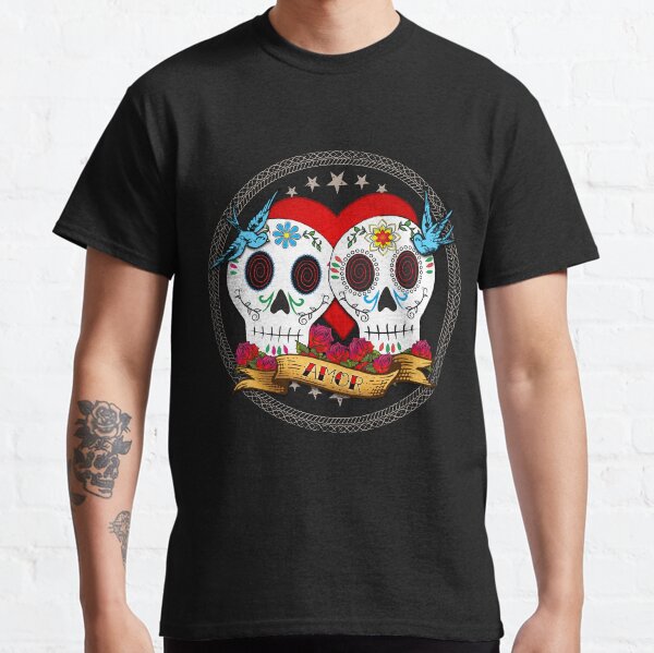 Love Skulls Classic T-Shirt