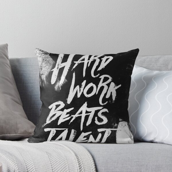 Aperçu de l'œuvre Citation typographique inspirée Hard Work Beats Talent créée et vendue par Sto Hitro.
