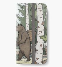 Bear in the Woods iPhone Flip-Case/Hülle/Klebefolie