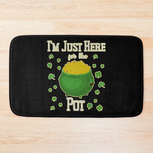 Aperçu de l'œuvre Je suis juste ici pour le pot - St Patrick's Day Design Funny Distressed créée et vendue par Adonalyn.