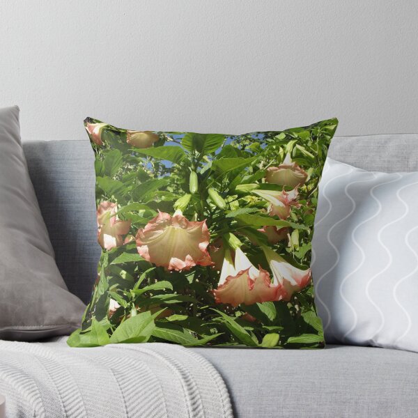 Artikelvorschau, Brugmansia-Blüten entworfen und verkauft von greentiger1.