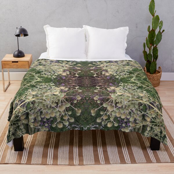 Item preview, Sea Holly retozando en el verano Botanics, Green and Gold designed and sold by RoseAromas.