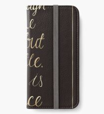 Vinilo o funda para iPhone Aunque ella es pequeña, es feroz