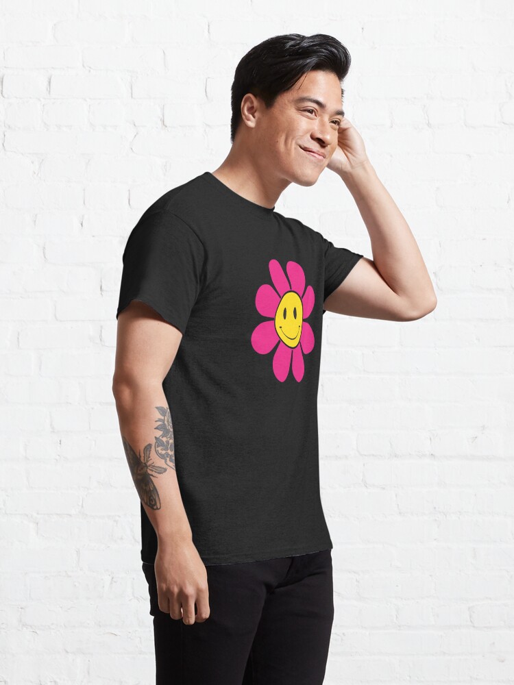 Disover 70's Retro funky flower with a smiley face Classic T-Shirt