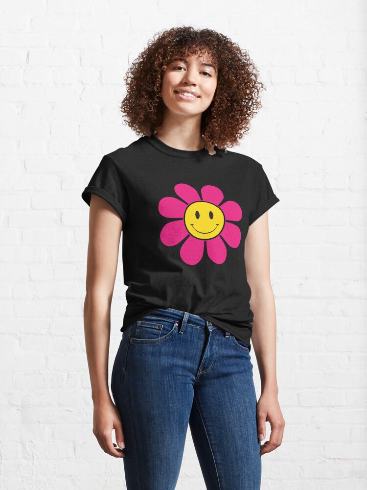 Disover 70's Retro funky flower with a smiley face Classic T-Shirt
