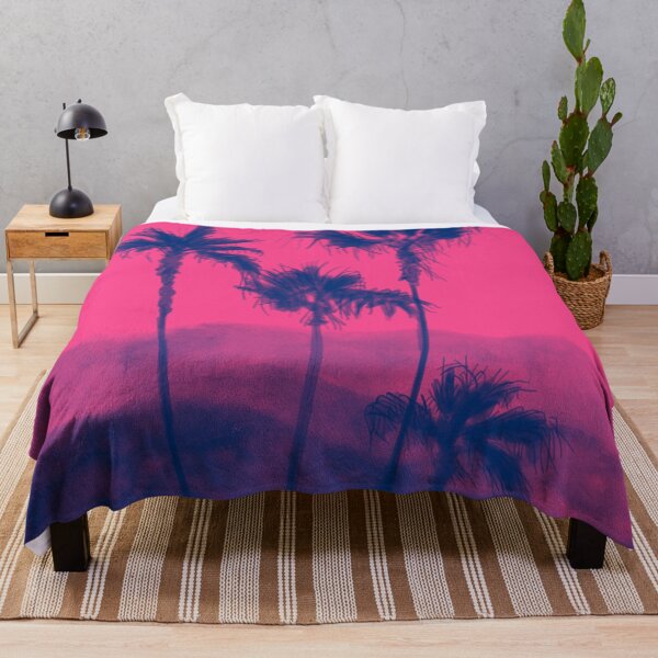 Artikelvorschau, Palmen in Fuchsia | Kunstdruck entworfen und verkauft von Covo Studio.