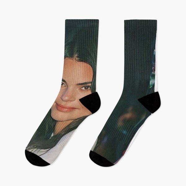 Artikelvorschau, Der jüngere Kardashian / Jenner Kendall Jenner entworfen und verkauft von Mycxh.