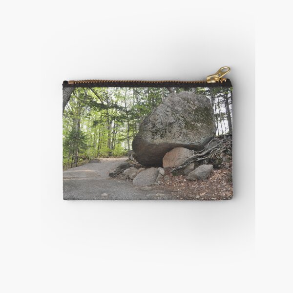 Artikelvorschau, Giant Boulder Aside Walkway entworfen und verkauft von Theophanes Avery.