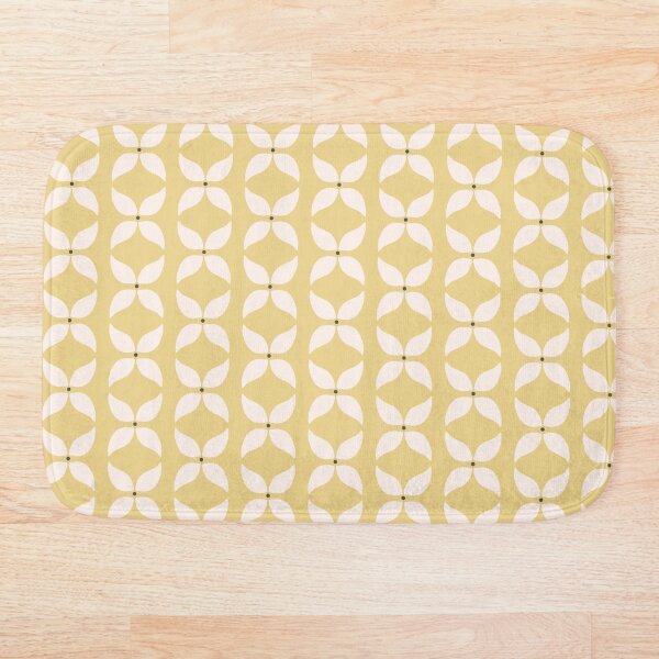 Cottagecore Yellow and White Geometric Flower Pattern Bath Mat