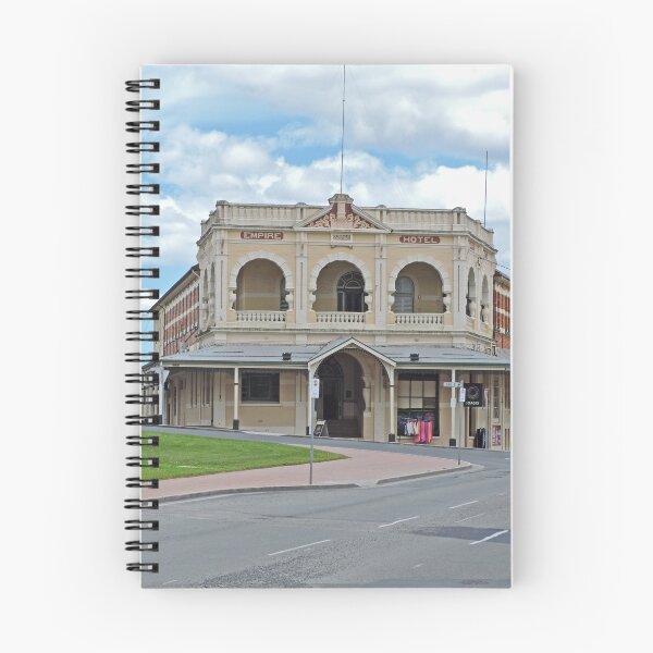 Artikelvorschau, Empire Hotel, Queenstown, Tasmanien, Australien entworfen und verkauft von Margaret  Hyde.