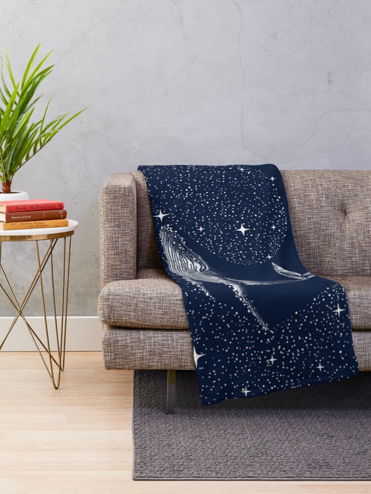 Imagen 2 de 6, Manta con la obra ballena estrellada, diseñada y vendida por AlirizaCAKIR.