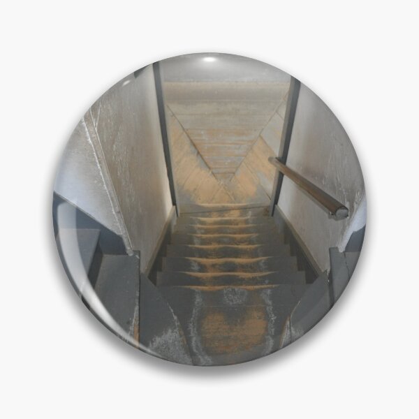 Artikelvorschau, Doppeltreppe entworfen und verkauft von Theophanes Avery.