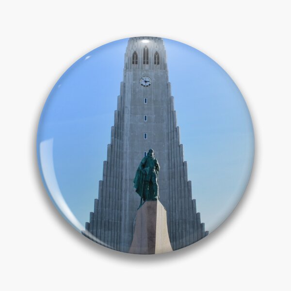 Artikelvorschau, Hallgrímskirkja Kirche in Reykjavik an einem sonnigen Tag entworfen und verkauft von emmarsheehan.