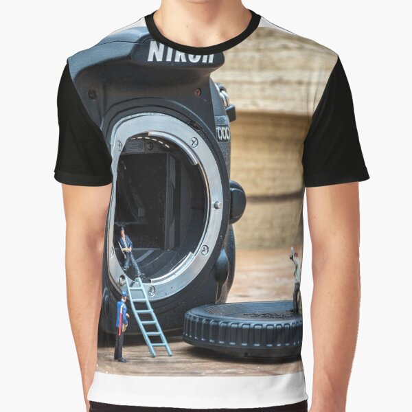 Cleaning a nikon camera Graphic T-Shirt