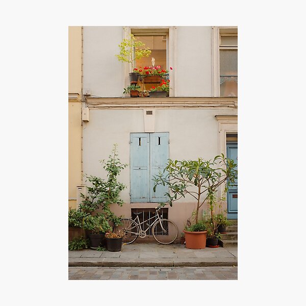 Aperçu de l'œuvre Charmante rue de Paris à vélo créée et vendue par ninasprintshop.