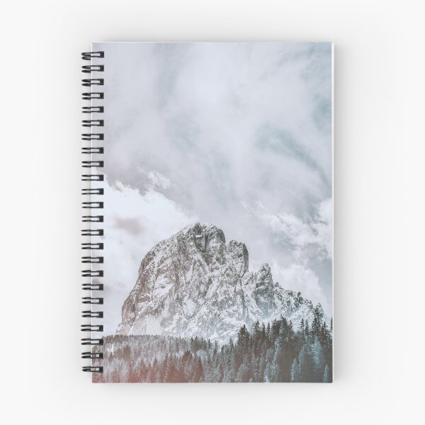 Artikelvorschau, Winterwald Snowy Woods Mountain entworfen und verkauft von Podmtp.
