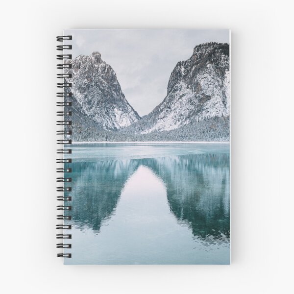 Artikelvorschau, Helles klares Wasser Winter Mountian entworfen und verkauft von Podmtp.