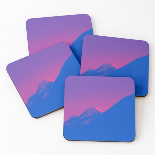 Artikelvorschau, Blaue und rosa Farbverläufe des schneebedeckten Berges entworfen und verkauft von Brian Scantlebury.