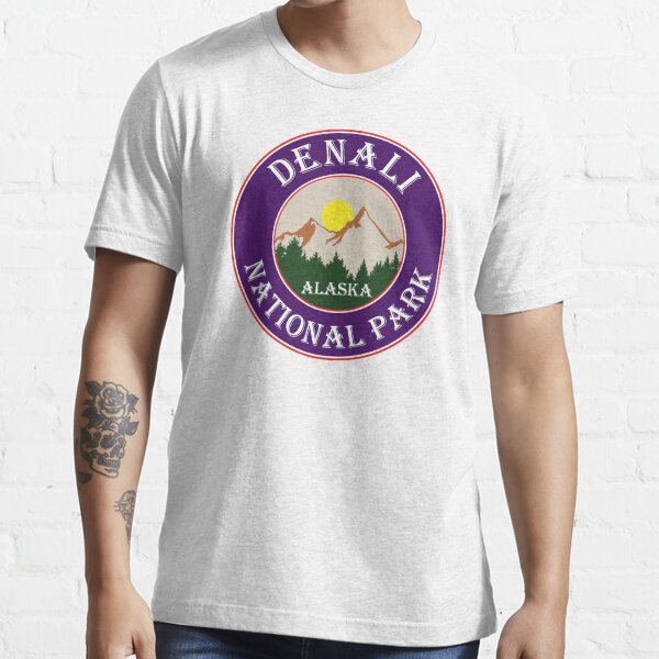 "DENALI NATIONAL PARK ALASKA MOUNTAINS TREES SUN ROUND" Tshirt for