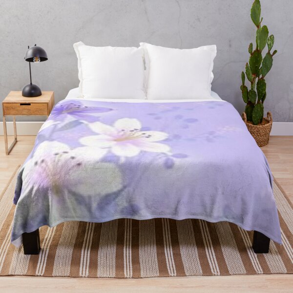 Artikelvorschau, Blaue Blumenmuster entworfen und verkauft von cindyfordyce.