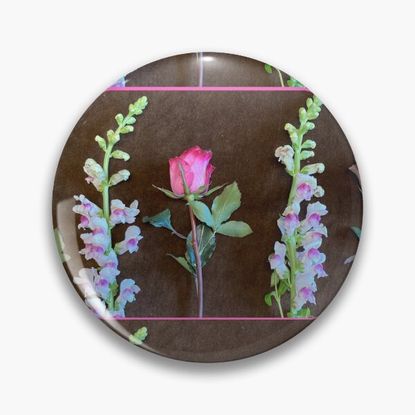 Aperçu de l'œuvre Roses et mufliers sur velours créée et vendue par MillaFlora.