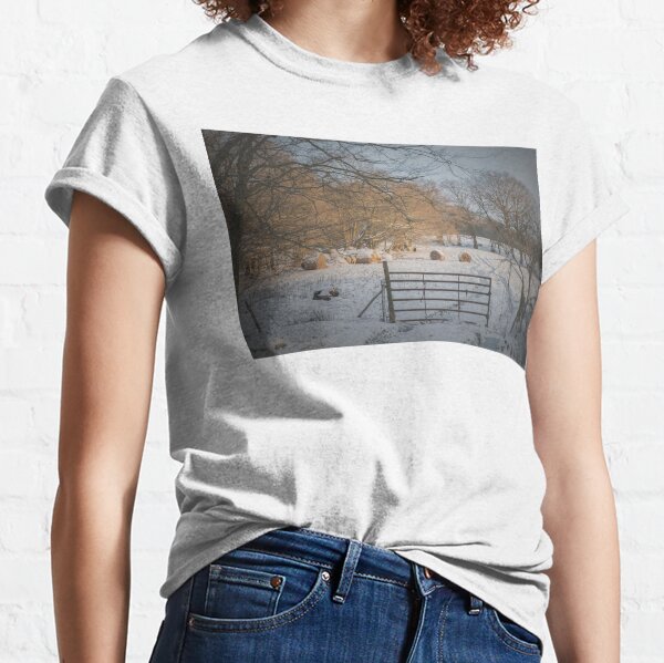 Sunny snowy morning Classic T-Shirt